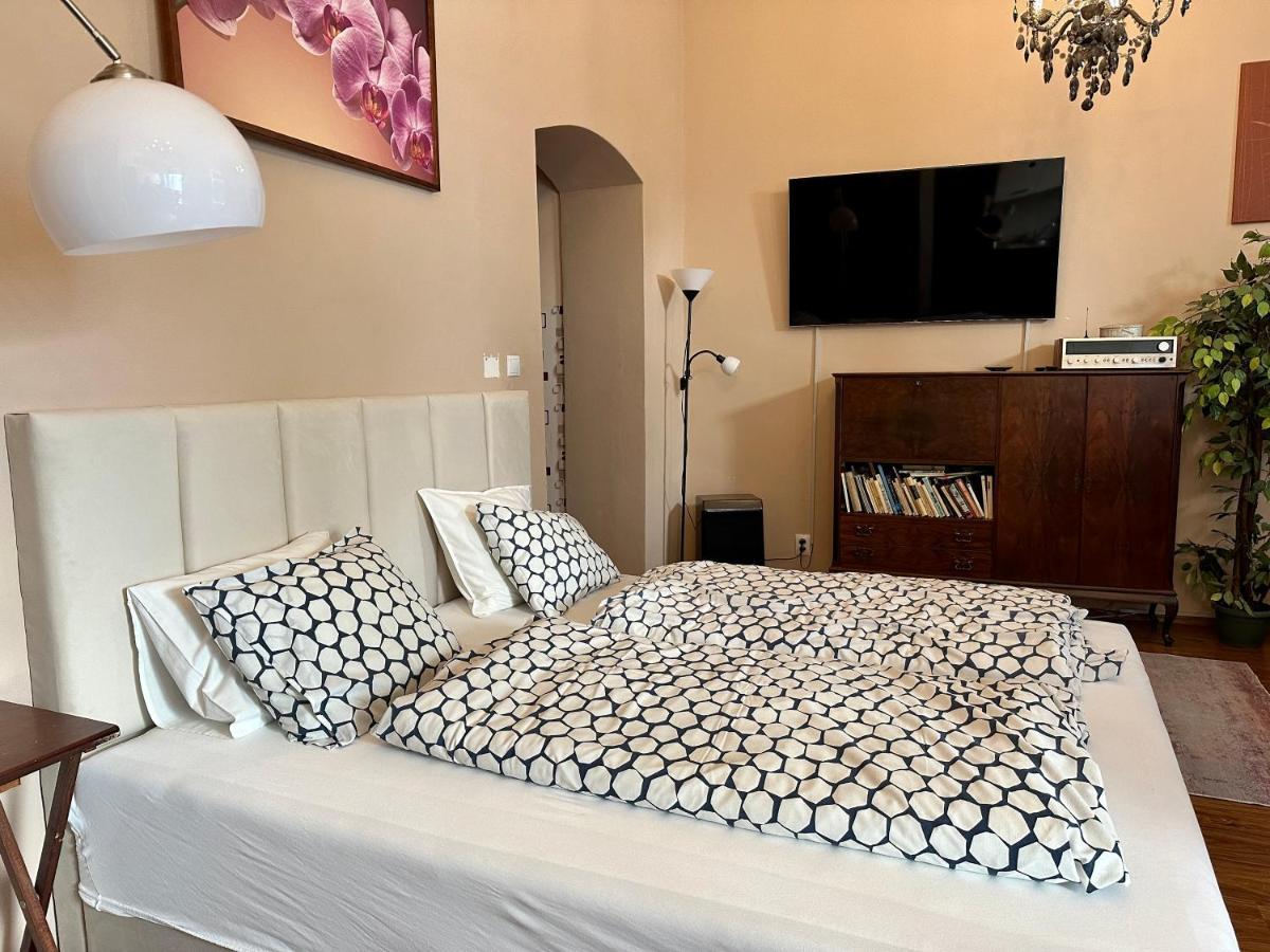 Home Away Main Square Apartment Poprad Esterno foto