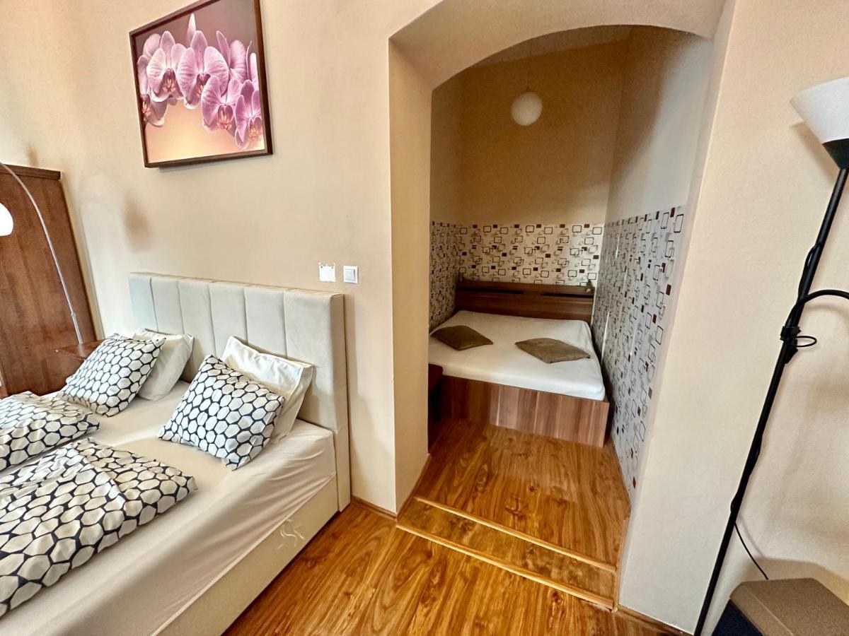 Home Away Main Square Apartment Poprad Esterno foto