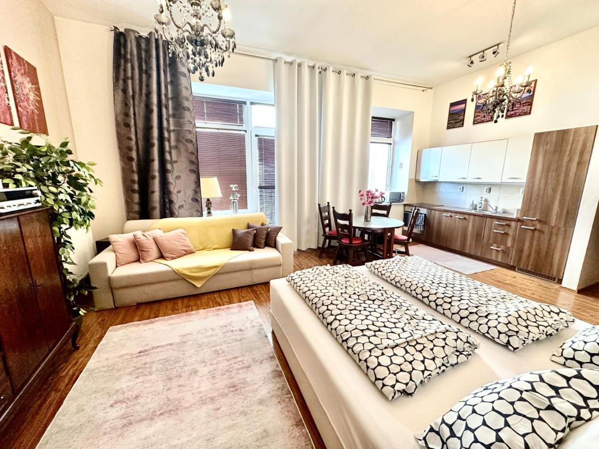 Home Away Main Square Apartment Poprad Esterno foto