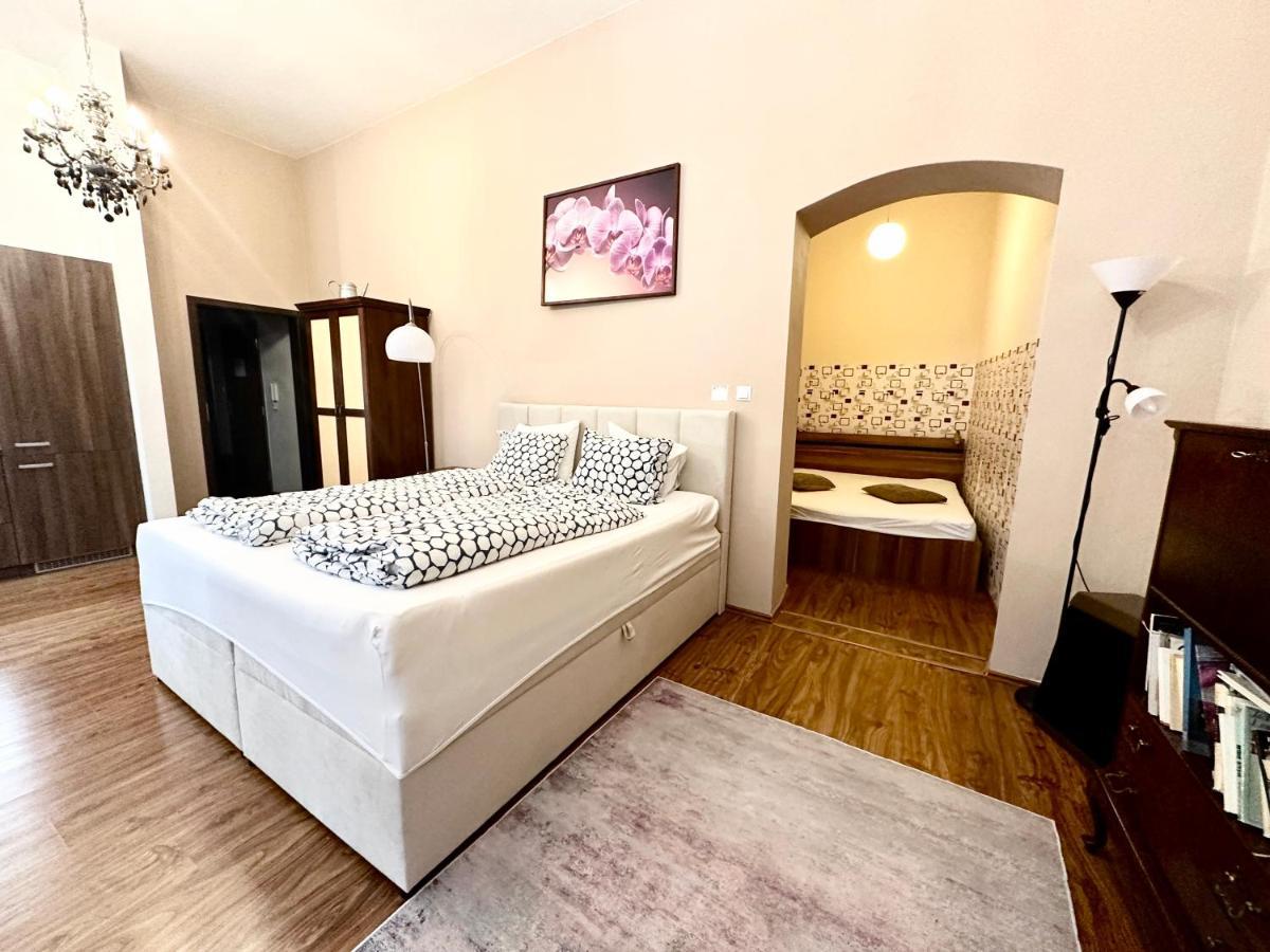 Home Away Main Square Apartment Poprad Esterno foto