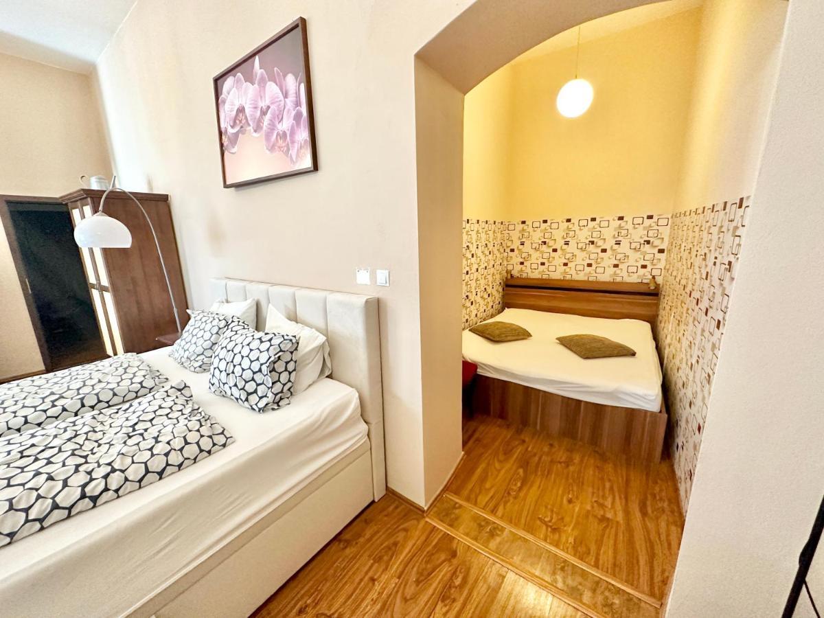 Home Away Main Square Apartment Poprad Esterno foto