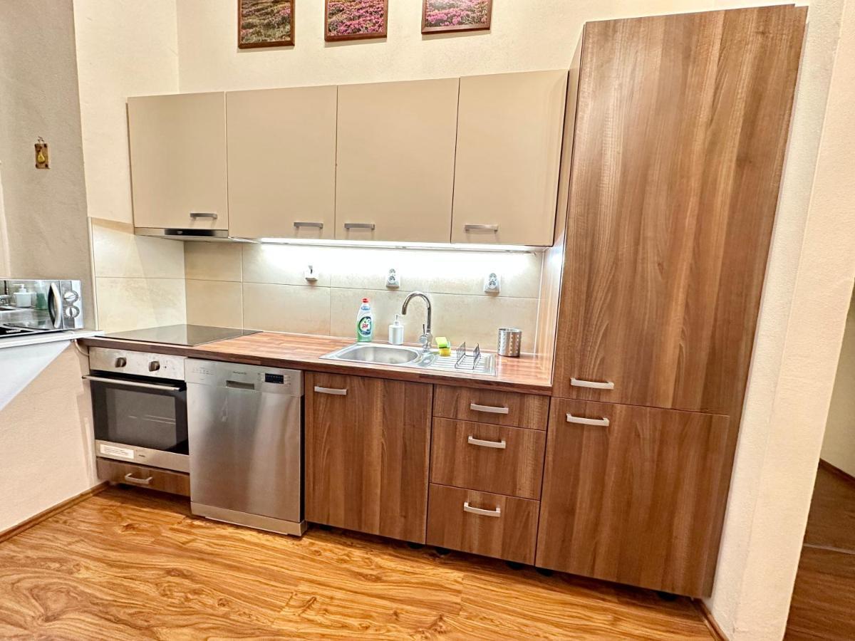 Home Away Main Square Apartment Poprad Esterno foto
