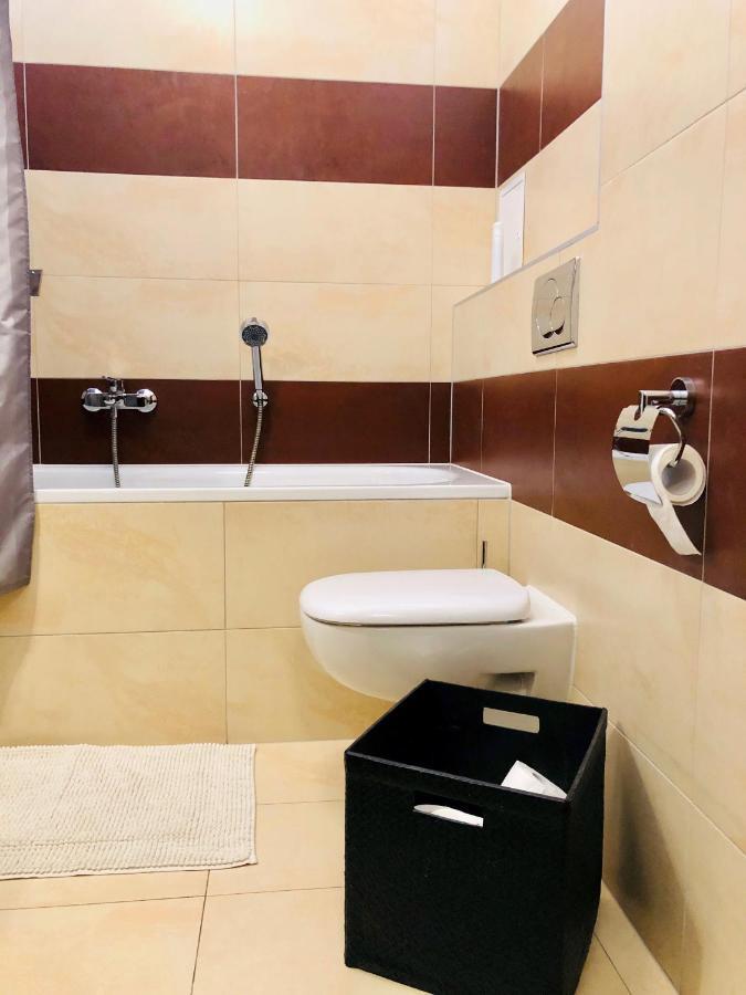 Home Away Main Square Apartment Poprad Esterno foto